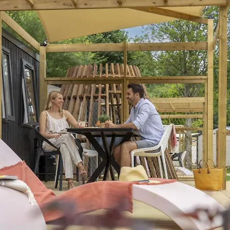 Kemping 5p 2bdrms 16110 *